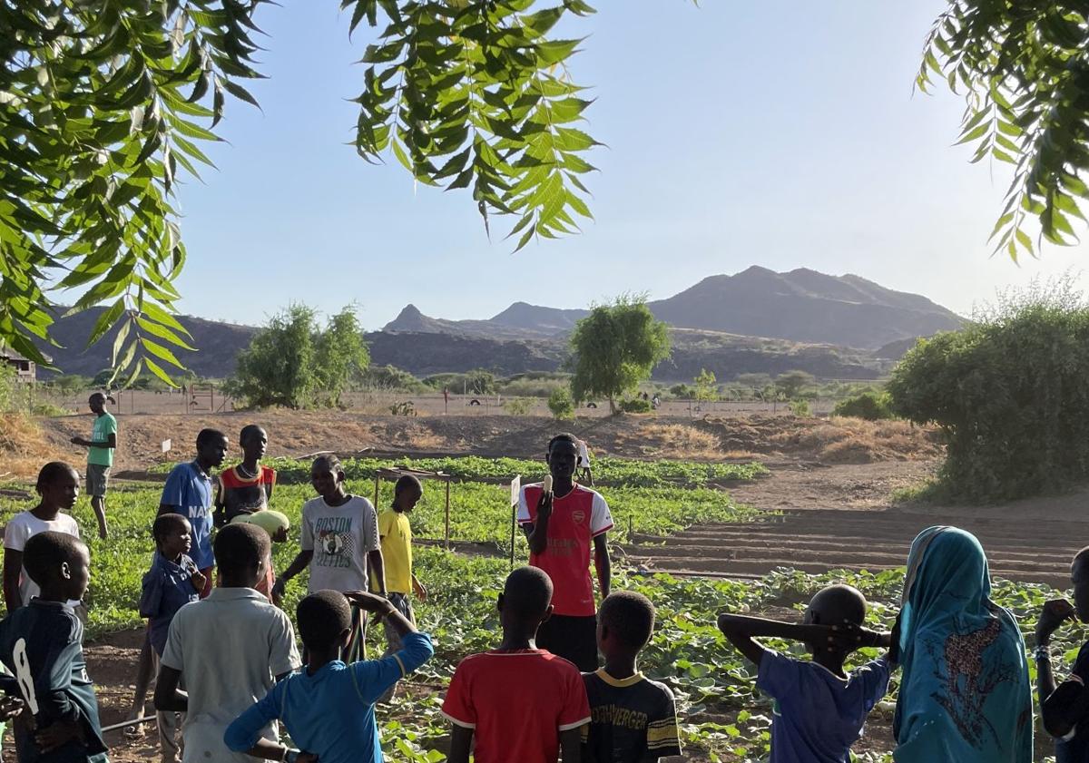 Imagen principal - Un largo viaje al norte de Kenia: los valencianos que pasan sus veranos de campamento en África