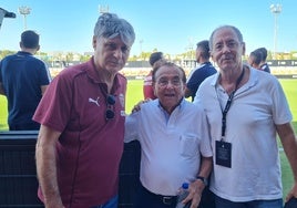 Tendillo, Paco Fenollosa y Subirats posan en el Antonio Puchades.