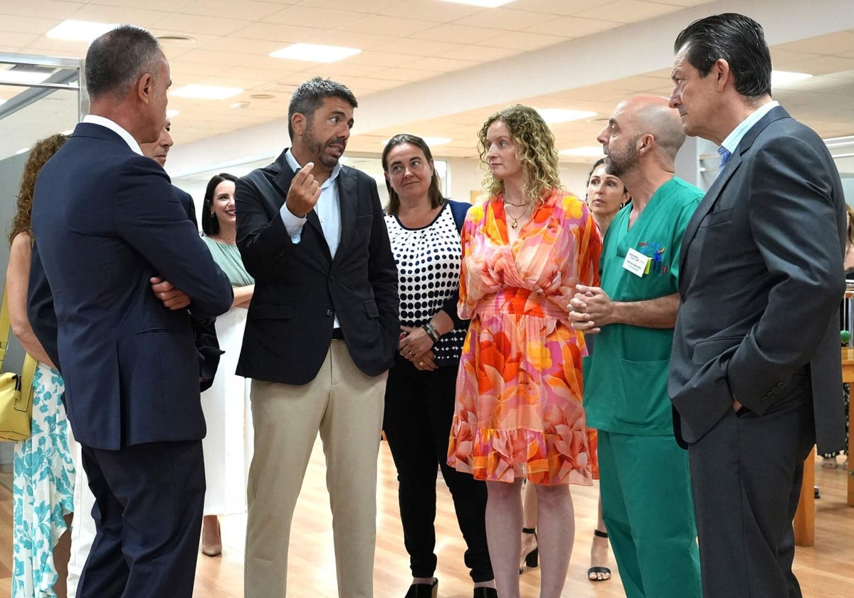 Carlos Mazón, durante la visita a las oficinas centrales de Umivale Activa.