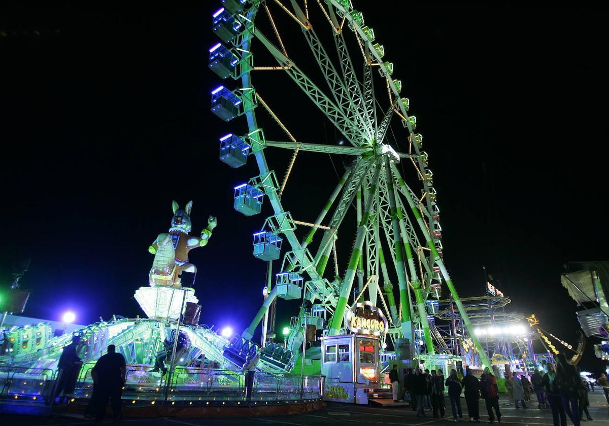 Imagen de archivo de la noria en la Feria de Navidad.