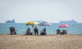 Una playa de Valencia, en julio