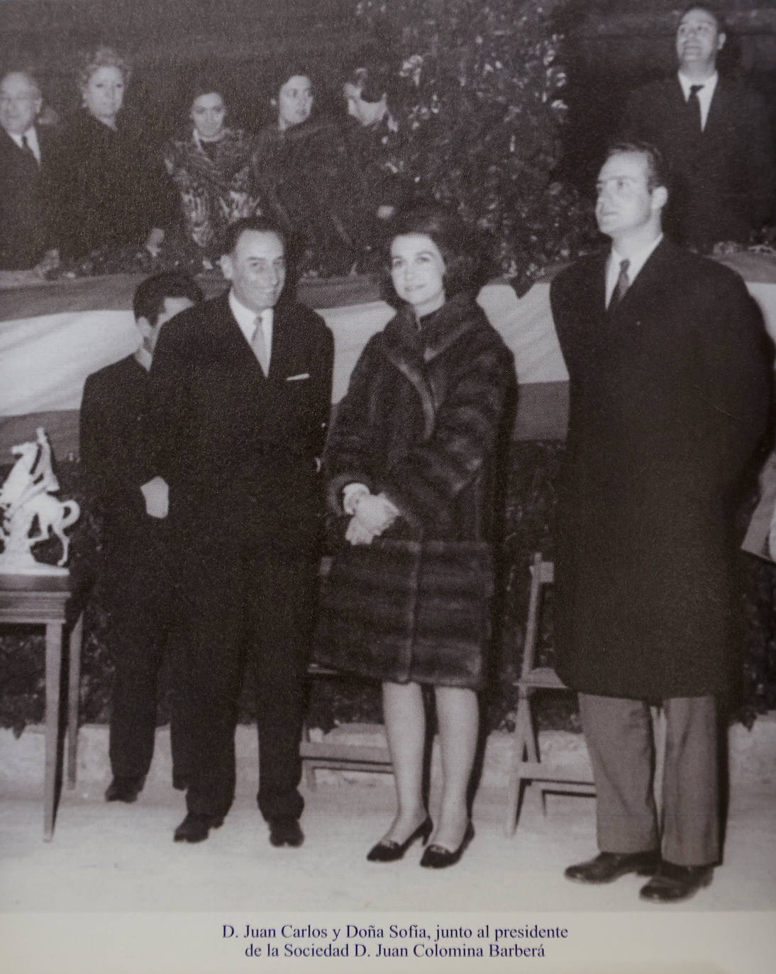 Don Juan Carlos y doña Sofía, junto al presidente de la sociedad, don Juan Colomina Barberá.