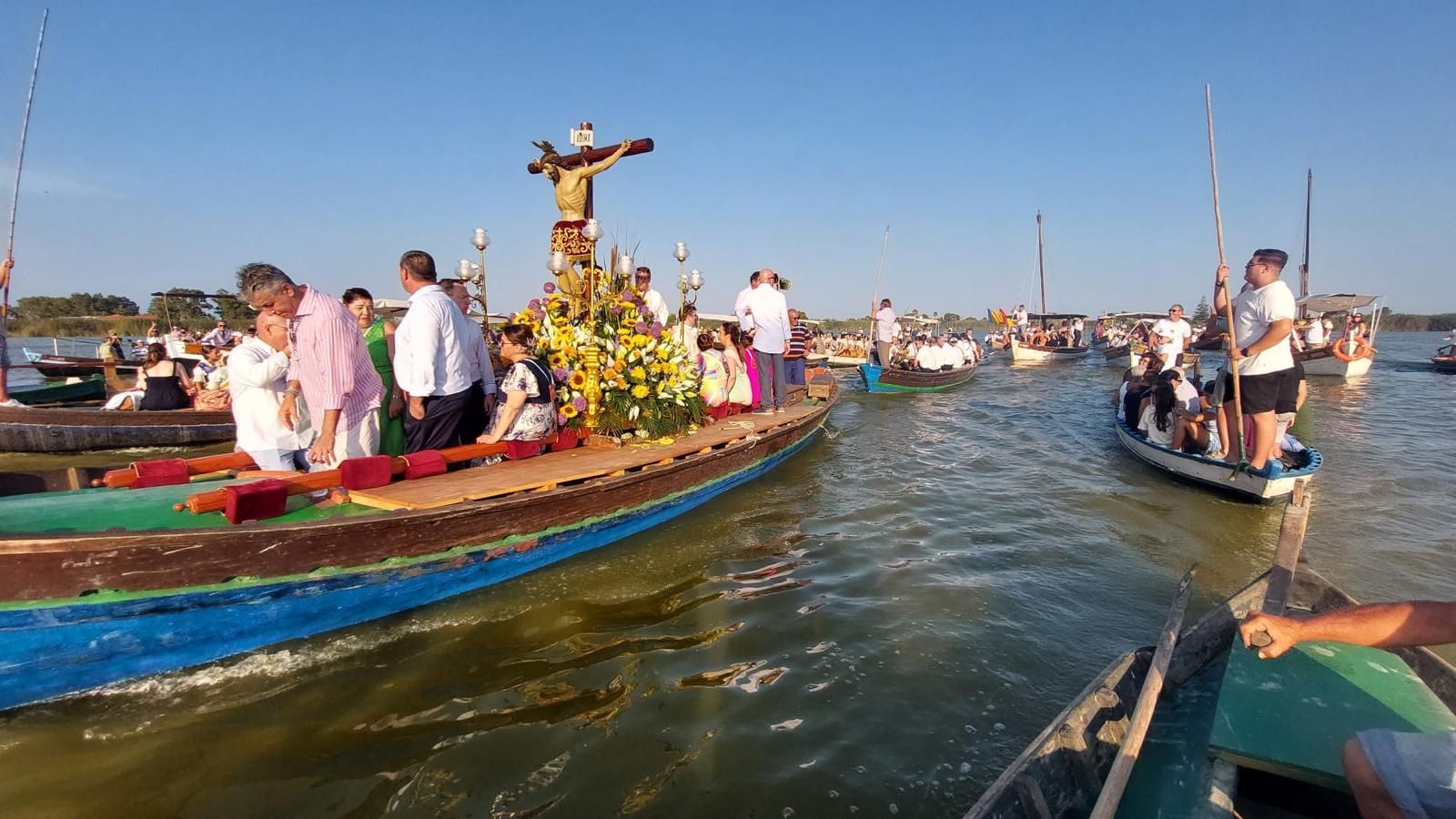 La romería del Cristo de la Salud de El Palmar vence al termómetro