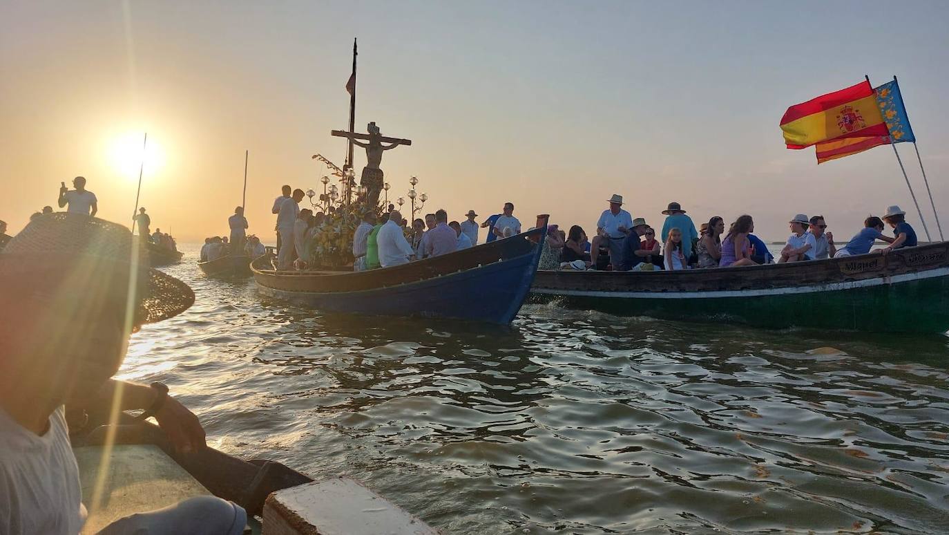 La romería del Cristo de la Salud de El Palmar vence al termómetro