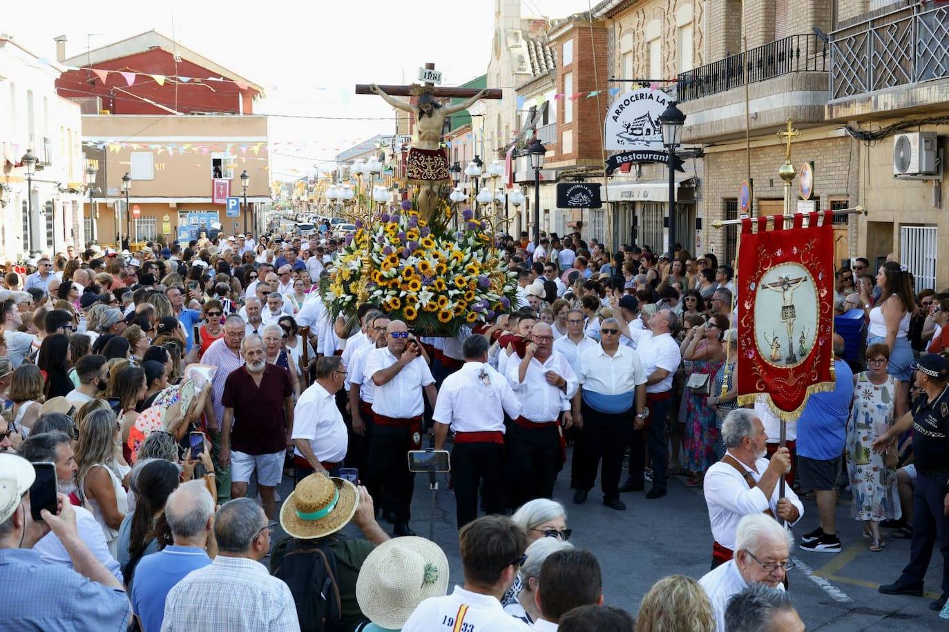 La romería del Cristo de la Salud de El Palmar vence al termómetro