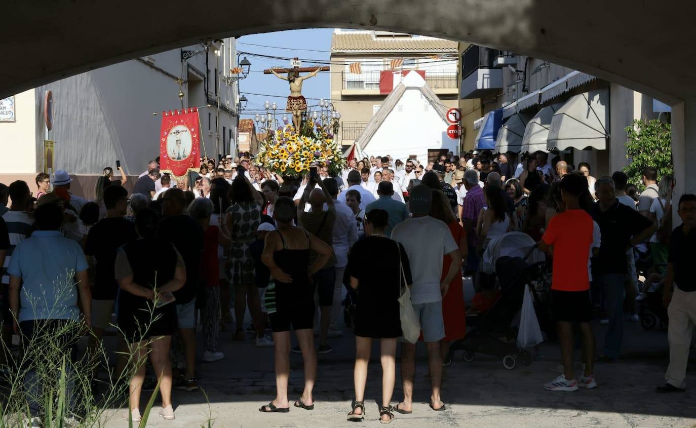 La romería del Cristo de la Salud de El Palmar vence al termómetro