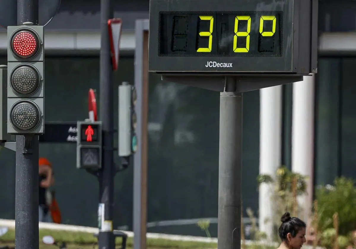 Aemet señala los municipios que superarán los 39ºC y las zonas con tormentas y granizo este lunes en la Comunitat 