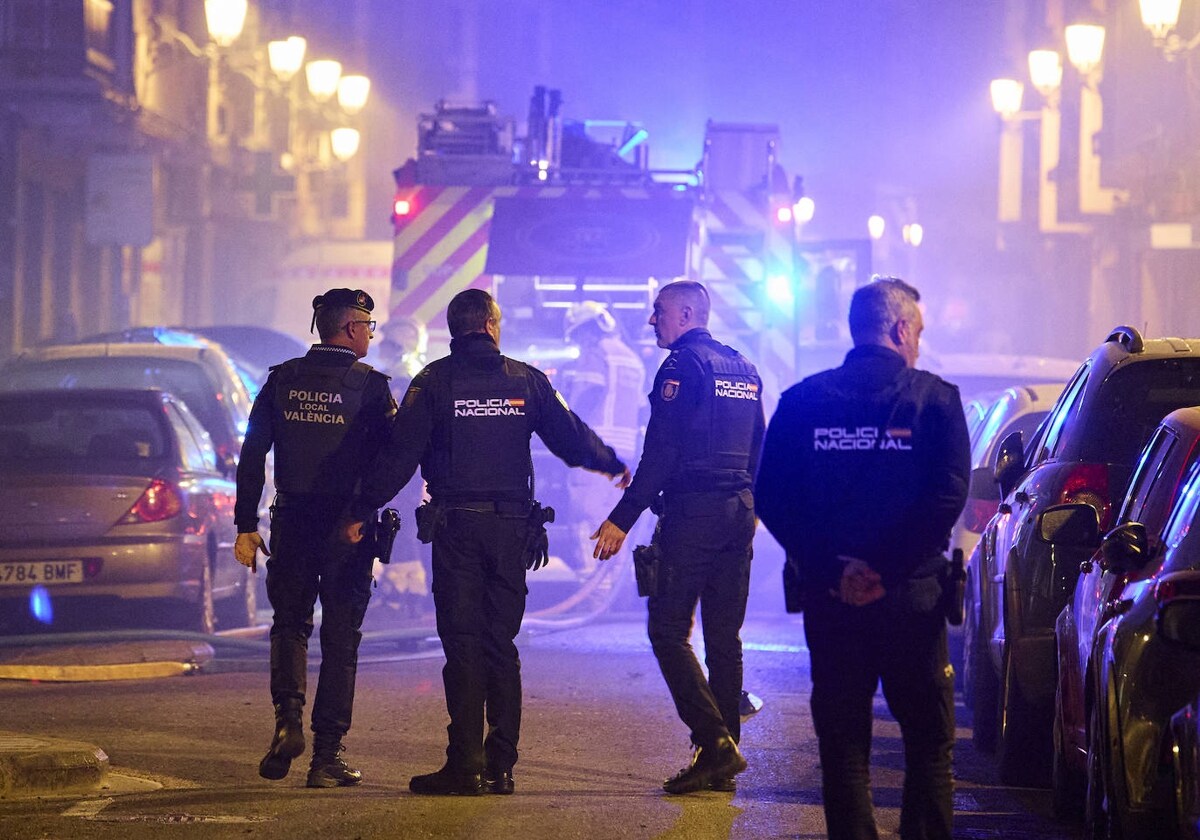 Incautan 600 piezas de ropa falsificada en una tienda cercana al Mercado Central 