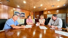 Momento de la firma del convenio en el Ayuntamiento de Xàbia.