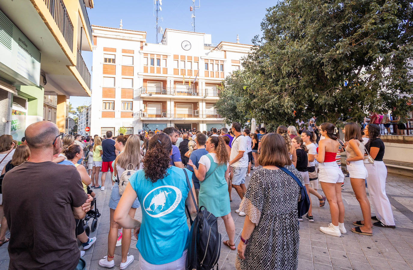 Concentración en Chiva por la suspensión de la fiesta del Torico de la Cuerda