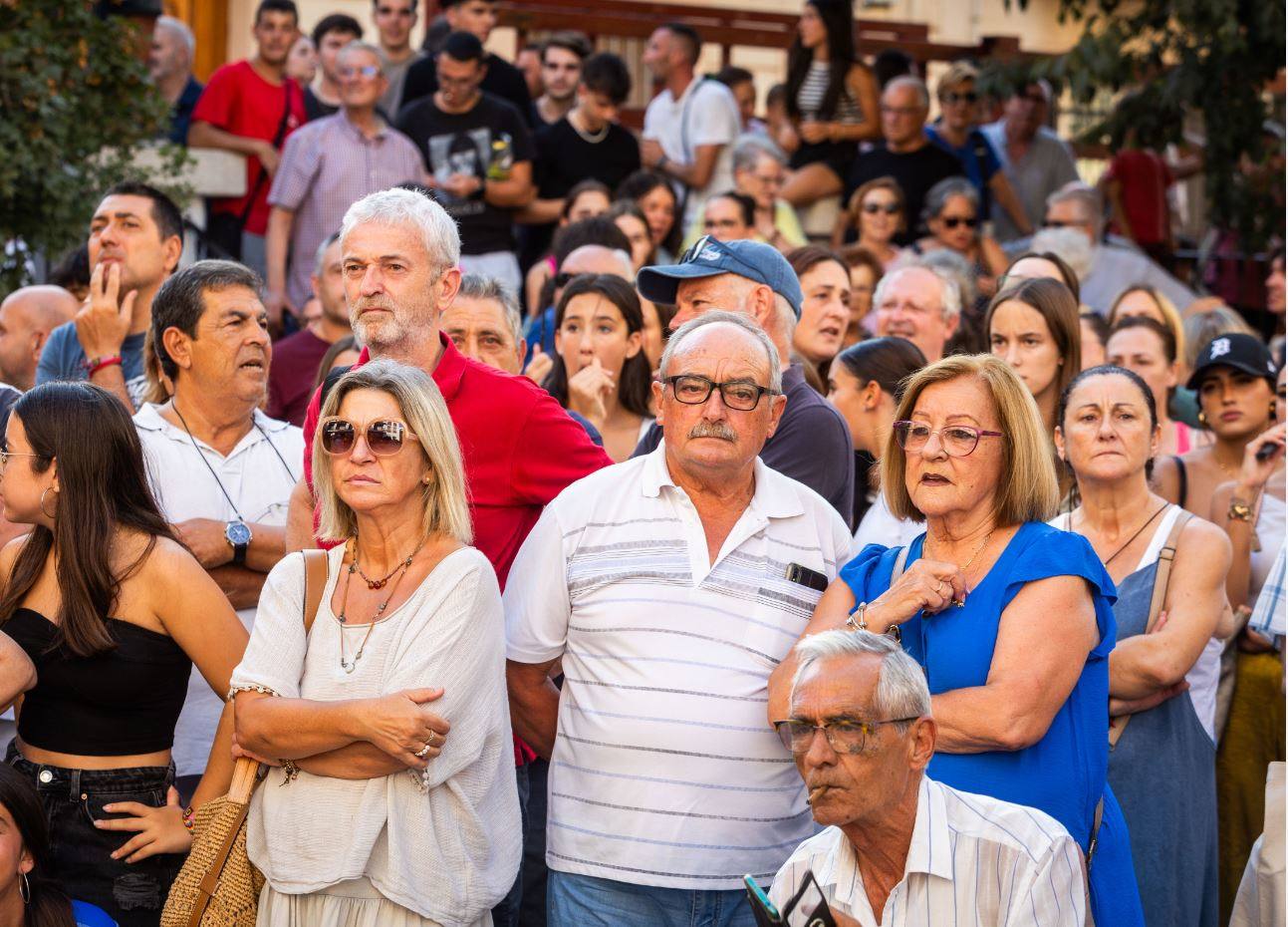 Concentración en Chiva por la suspensión de la fiesta del Torico de la Cuerda