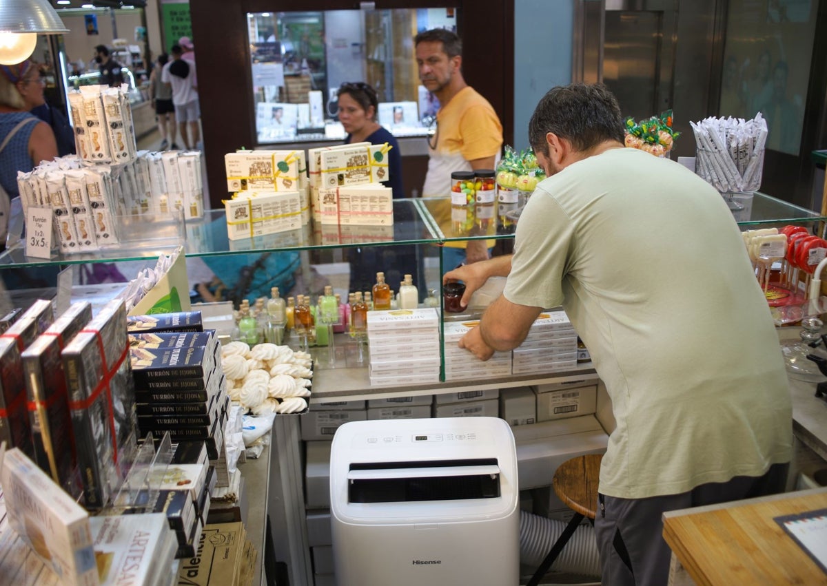 Imagen secundaria 1 - Paradas con 31,1 y 32,2 grados de temperatura en el Mercado Central este jueves.