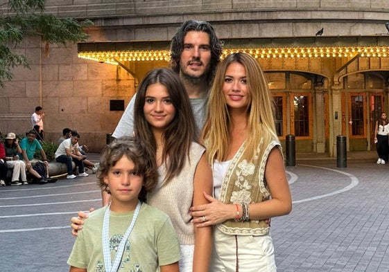 Malén Burgos, con su familia en Nueva York.