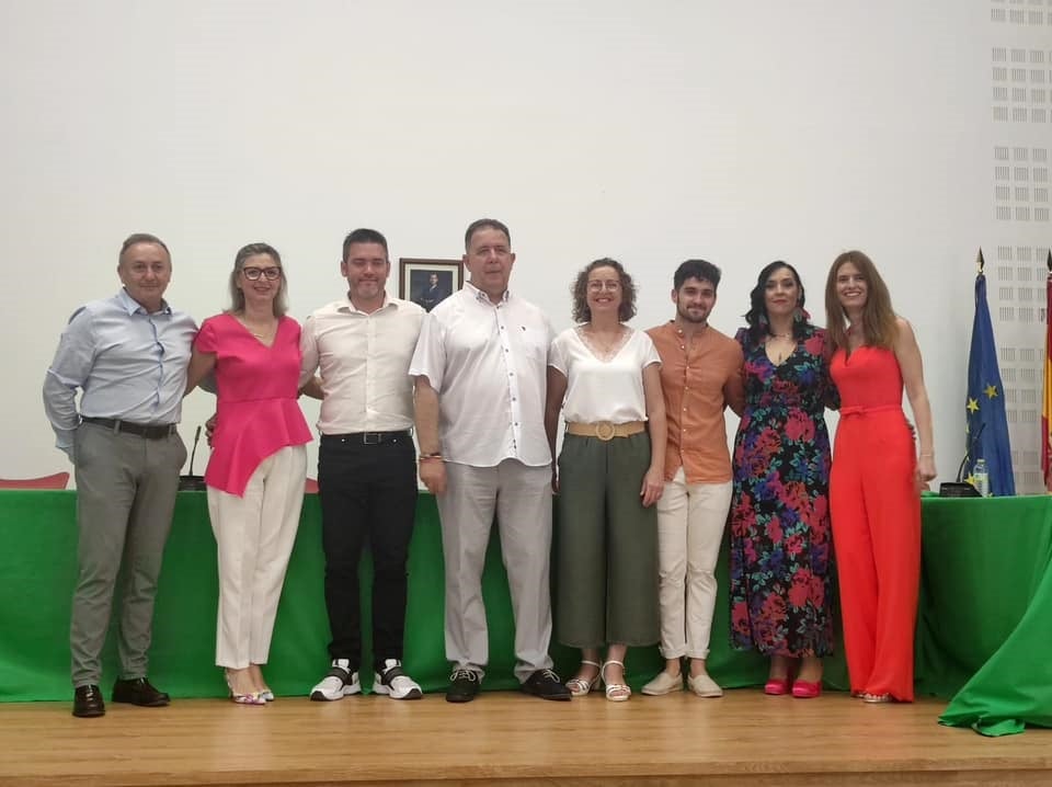 Equipo de gobierno de Navarrés con Pablo Cros (tercero por la derecha).