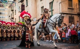 Moros y cristianos de Elche en una imagen de archivo