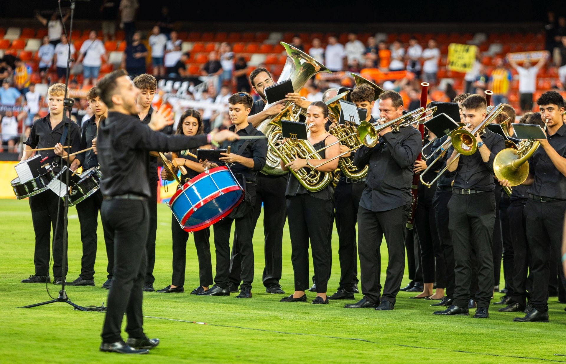 Así ha sido la presentación del Valencia 2024-25 y el Trofeo Naranja