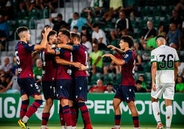 El equipo celebra el gol de Pablo Martínez que le da la victoria al Levante.