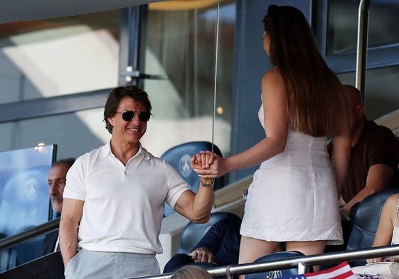 Tom Cruise presenció el partido de fútbol femenino Brasil-Estados Unidos en París.