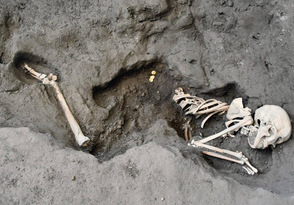 Descubren en Pompeya el esqueleto de dos víctimas de la erupción del Vesubio