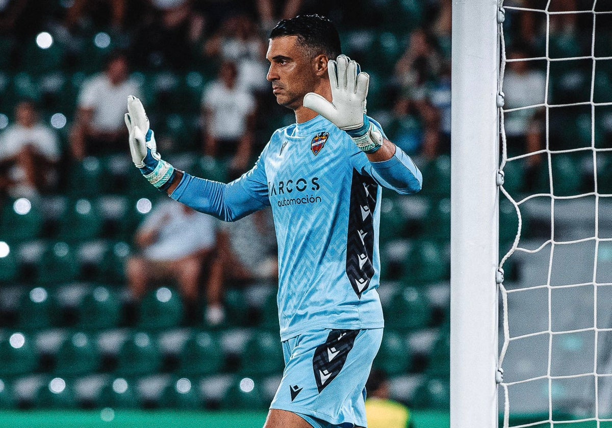 Andrés Fernández, durante el amistoso ante el Elche.