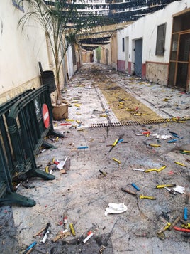 Imagen de archivo del día después de la fiesta en una de las calles.