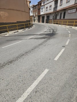 Los vertidos que dejan los camiones de basura en las calles de los pueblos de la Vall d'Albaida.