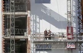 Trabajos de construcción de una finca en Valencia.