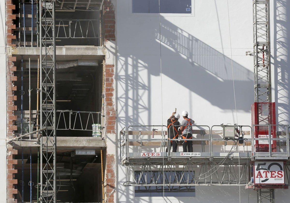 Trabajos de construcción de una finca en Valencia.