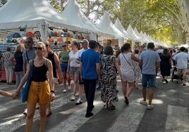 Ambiente en la Fira de Xàtiva en la mañana de este jueves.