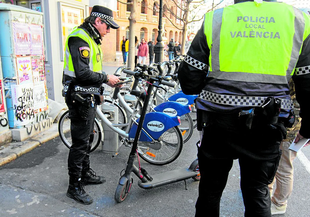 La Policía, alerta ante el aumento de menores que conducen patinetes eléctricos 