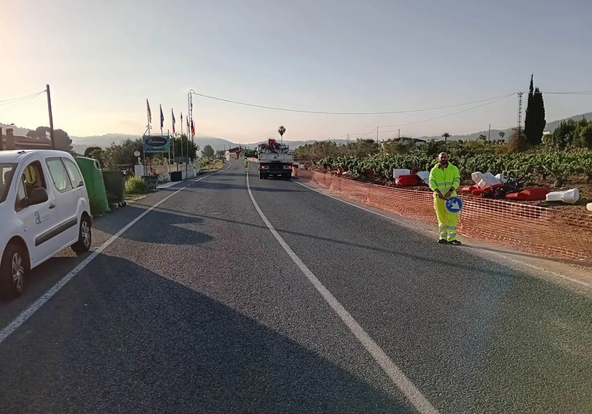 La Diputación de Alicante crea un carril ciclo-peatonal en la carretera de Xaló a Llíber 