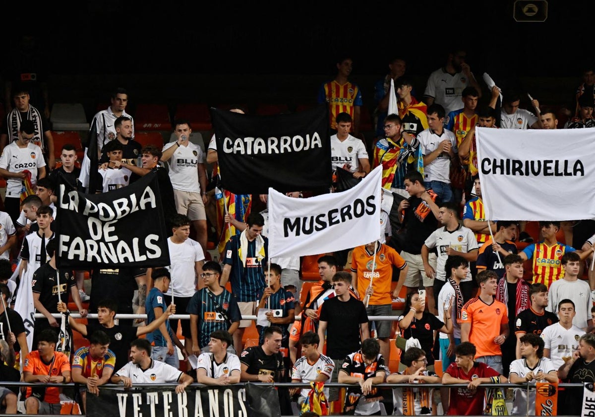 Aficionados en Mestalla durante el Valencia-Barça de este sábado.