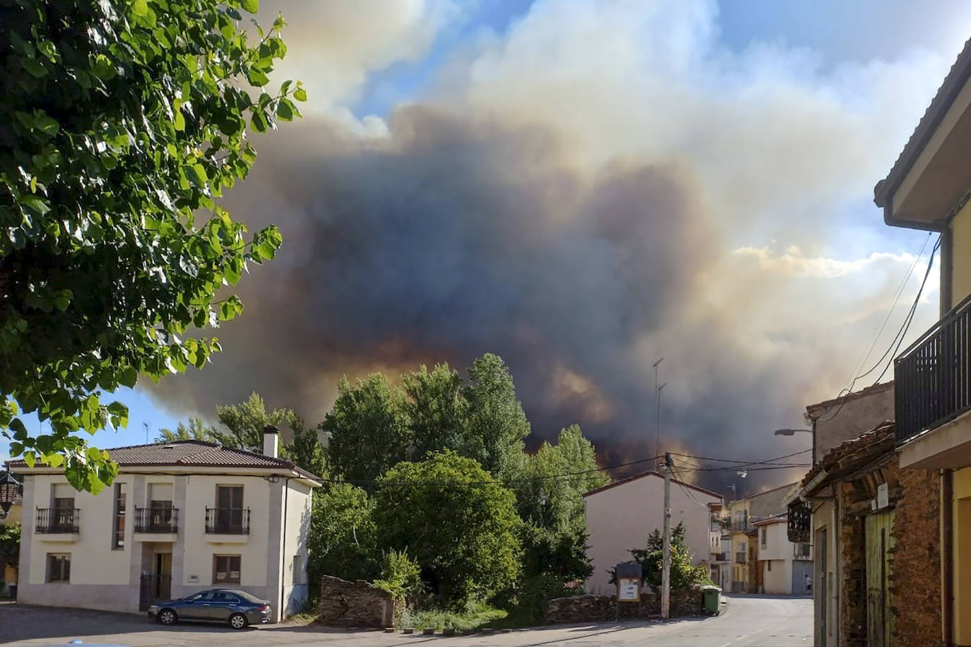 Fotos del incendio forestal de Trabazos, en Zamora