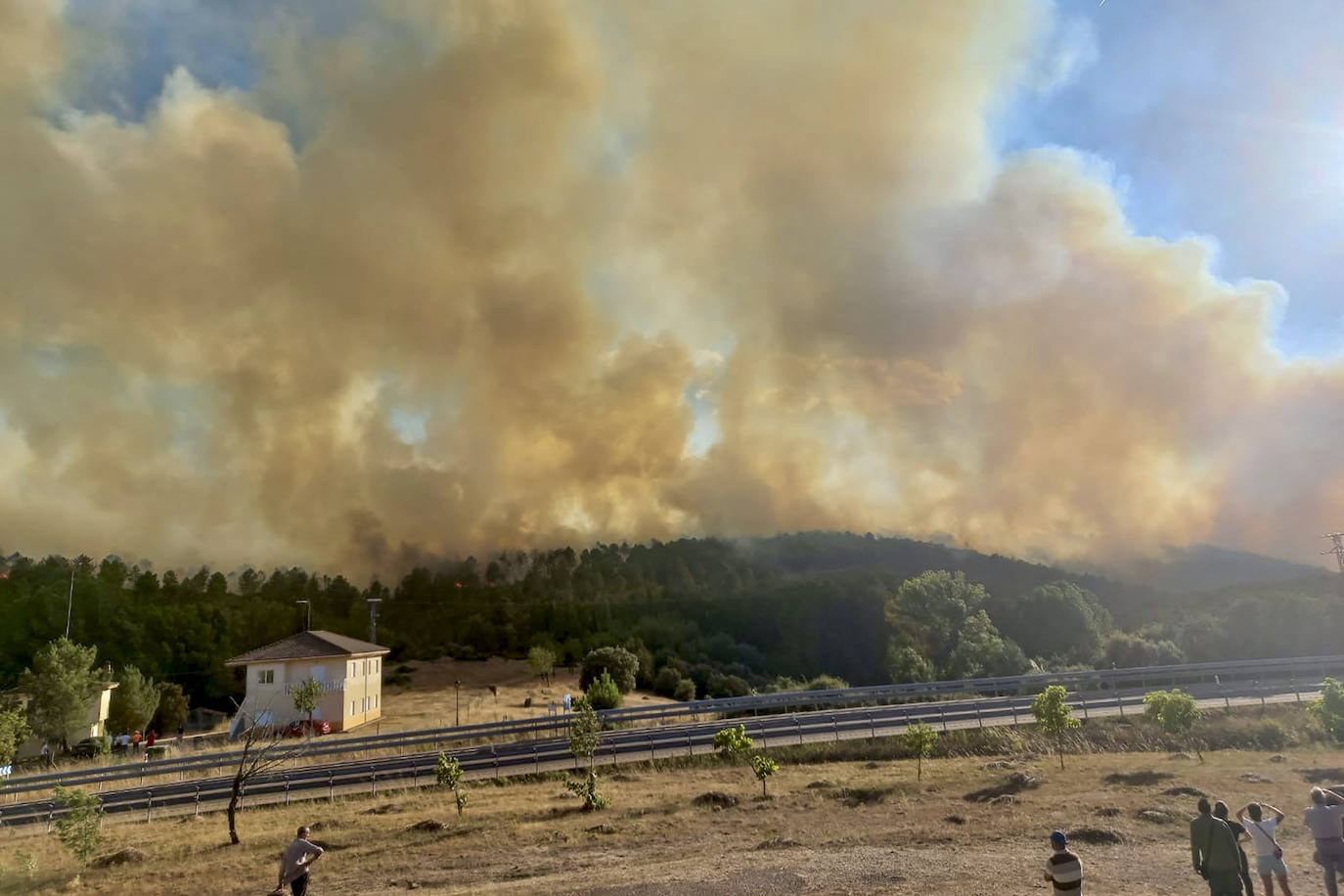 Fotos del incendio forestal de Trabazos, en Zamora