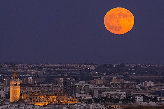 Así se ha visto la superluna azul en el mundo