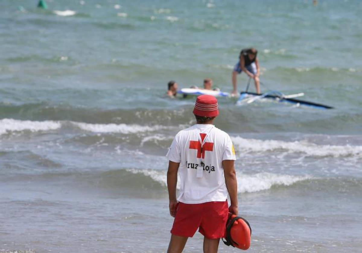 Salvamento en playas de Peñíscola atiende 146 incidencias durante el puente de agosto 