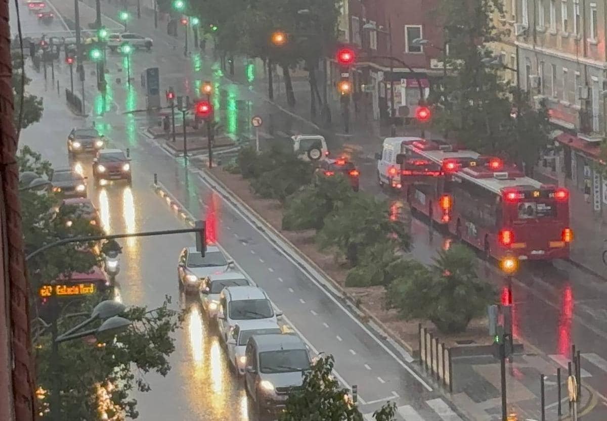 Aemet reactiva la alerta por lluvias y tormentas este viernes en Valencia 