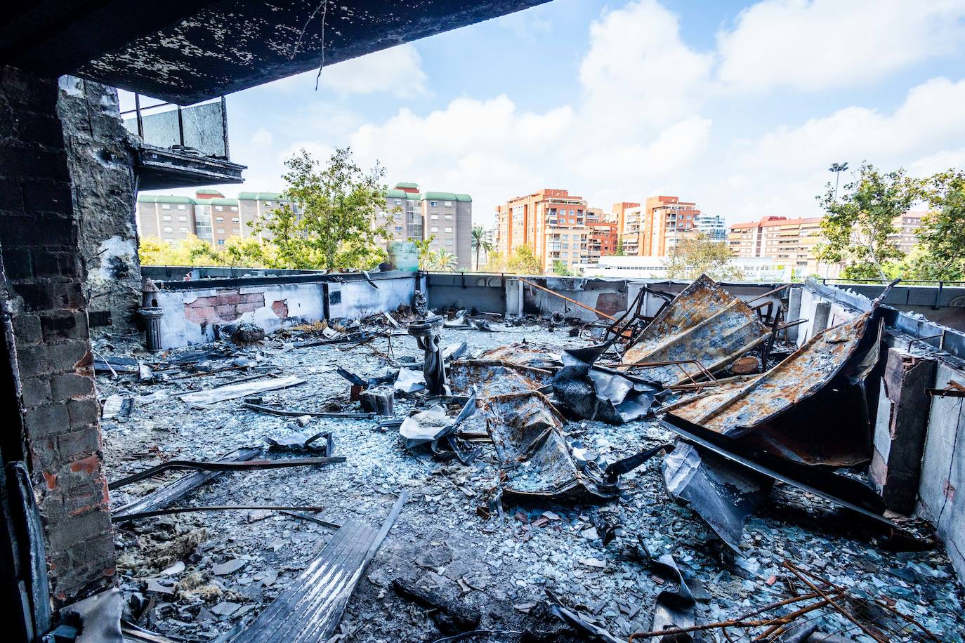 Fotos: así quedaron por dentro el edificio y los pisos del incendio de Campanar