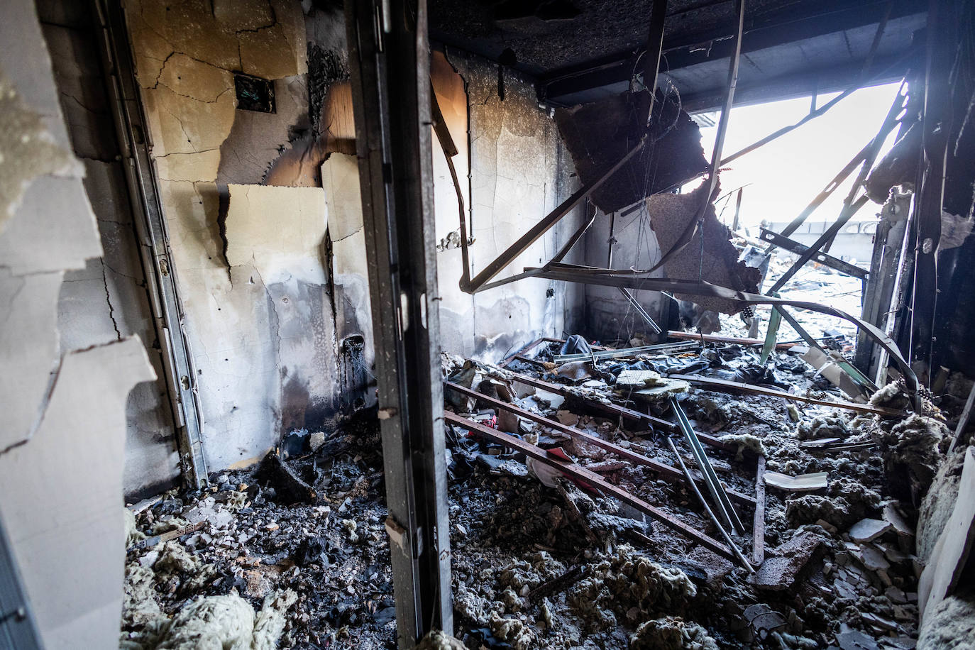 Fotos: así quedaron por dentro el edificio y los pisos del incendio de Campanar