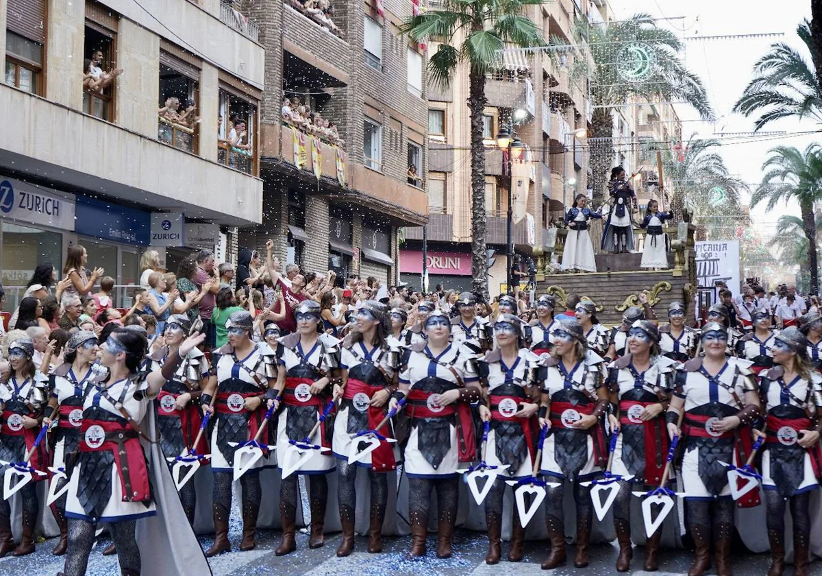 Ontinyent vibra con la entrada de Moros y Cristianos 