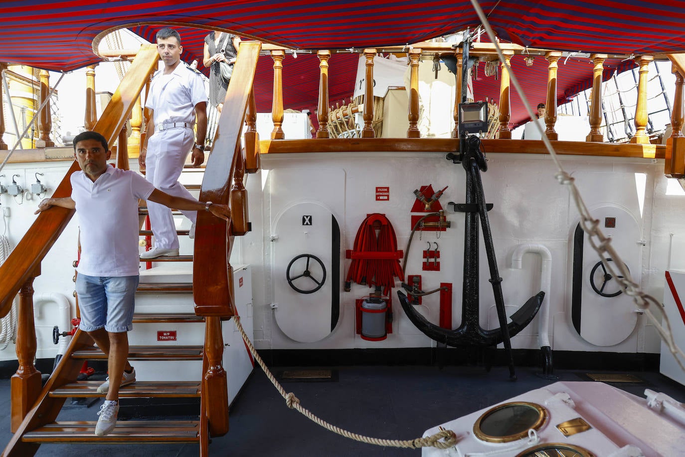 Fotos del buque de la armada italiana que ha abierto sus puertas en Valencia