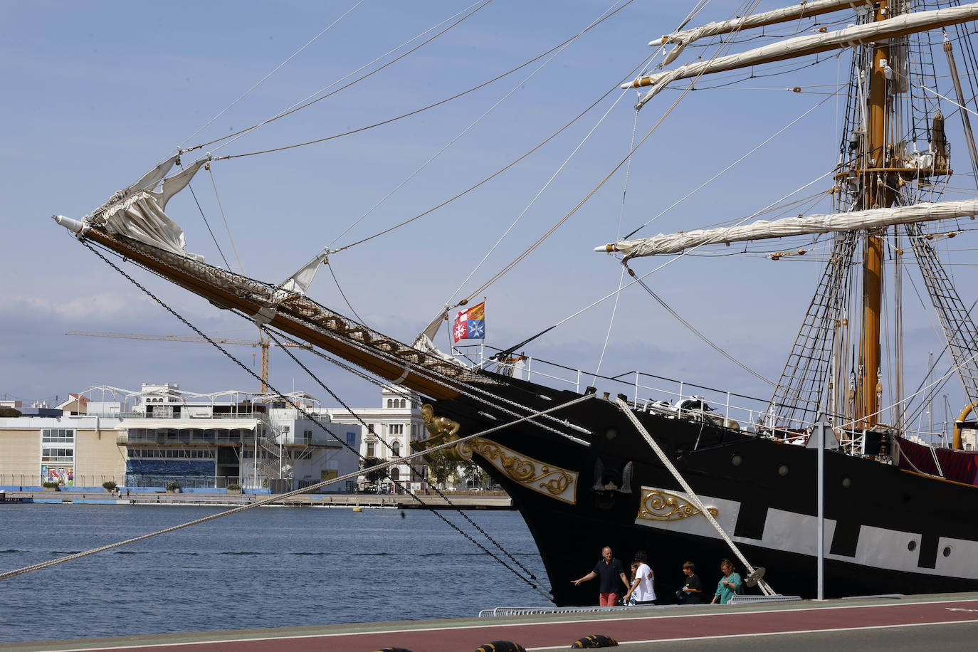 Fotos del buque de la armada italiana que ha abierto sus puertas en Valencia