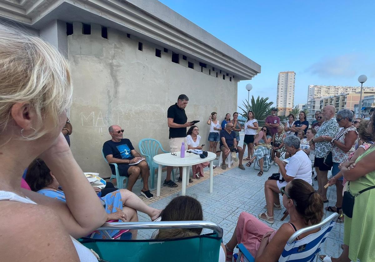 Asamblea de vecinos del Faro de Cullera.