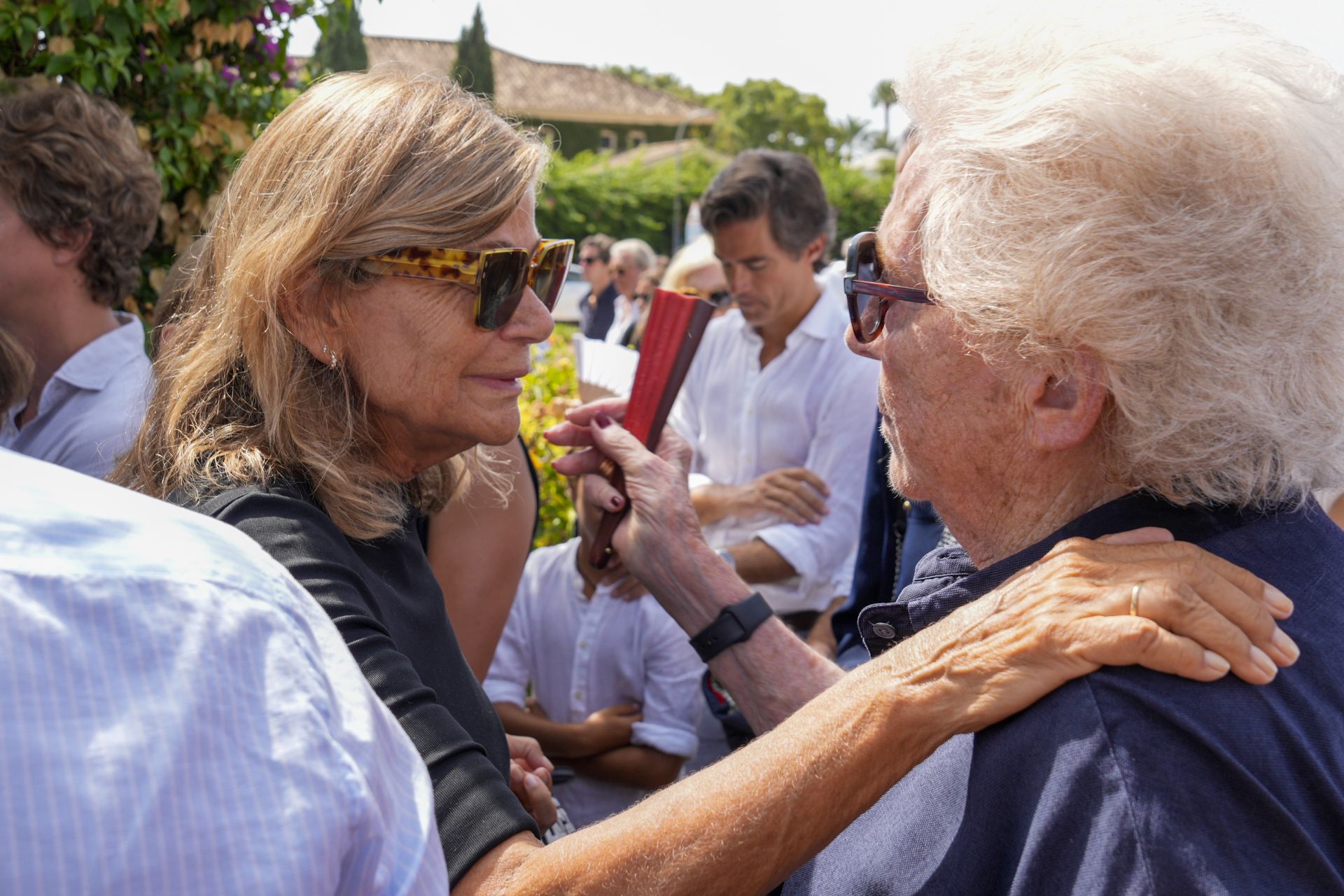 Cari Lapique, madre de Caritina Goyanes, en la misa celebrada en Marbella por su memoria