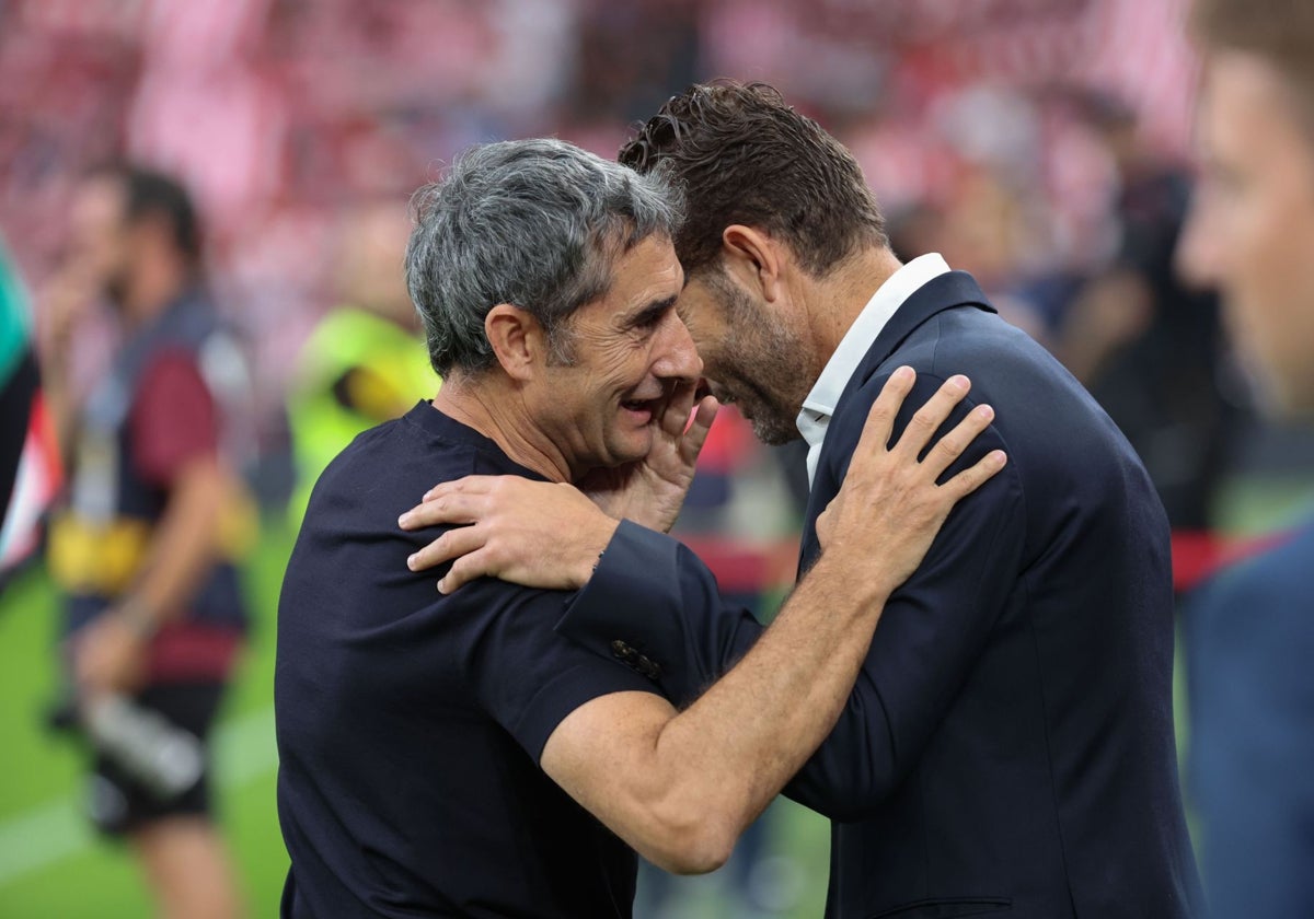 Ernesto Valverde y Rubén Baraja se saludan de forma cariñosa en San Mamés.