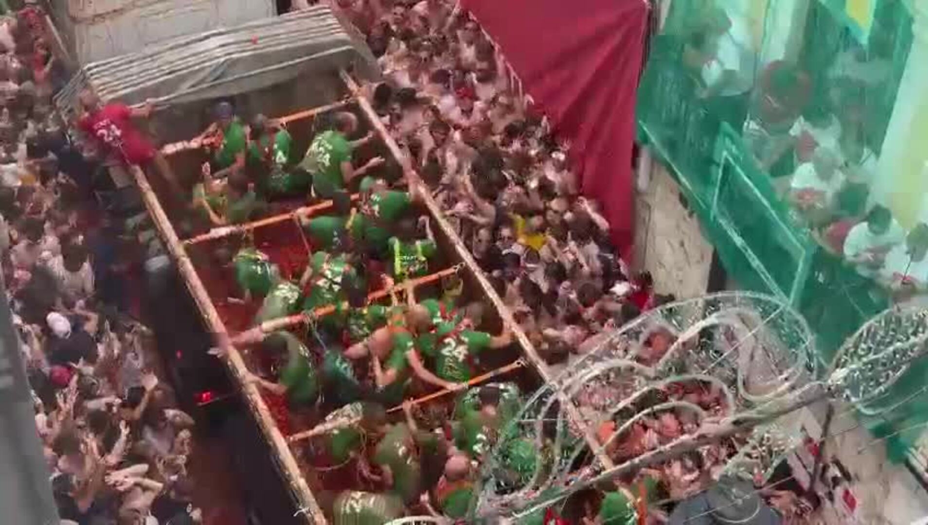 La Tomatina estalla en Buñol