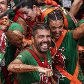 Carlos Mazón, uno más en la Tomatina de Buñol