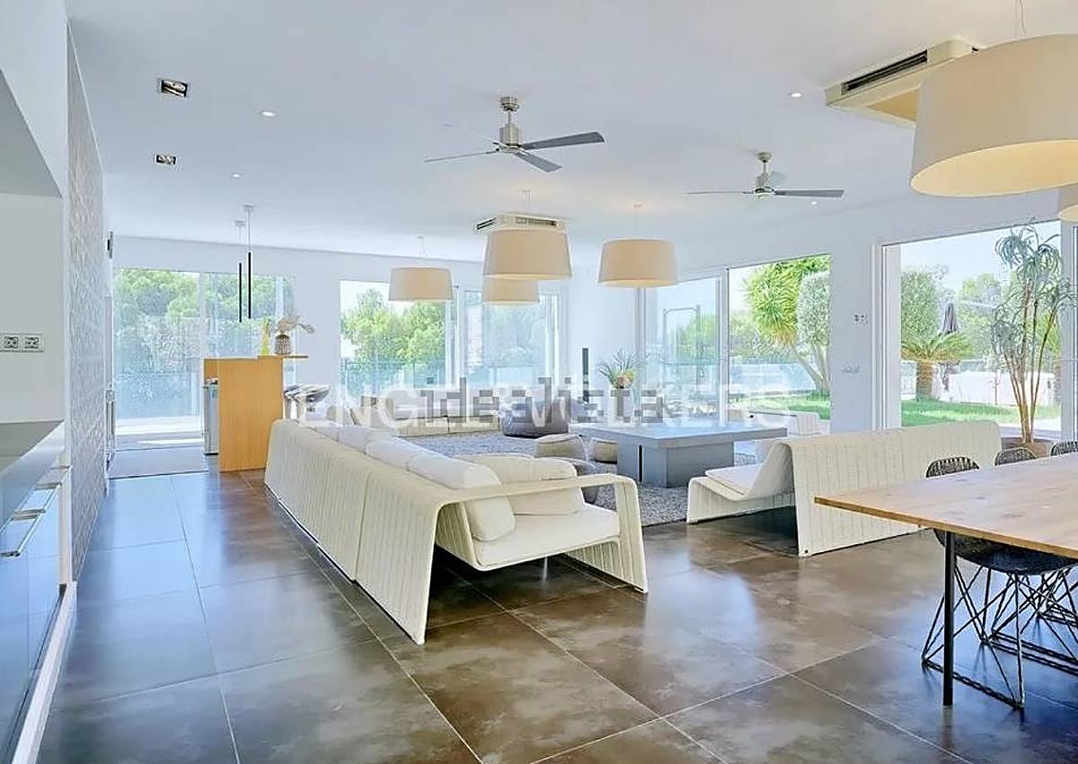 Imagen secundaria 1 - Así es la vivienda de lujo más cara de la Comunitat: 1802 metros cuadrados con piscina, cine y tenis