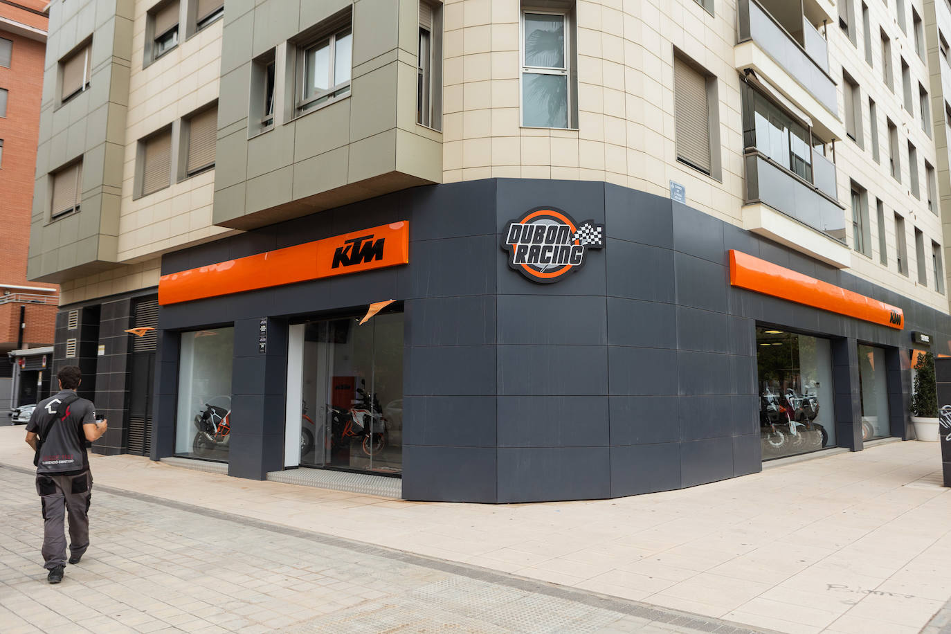 Fotos del atraco en la tienda KTM en Valencia