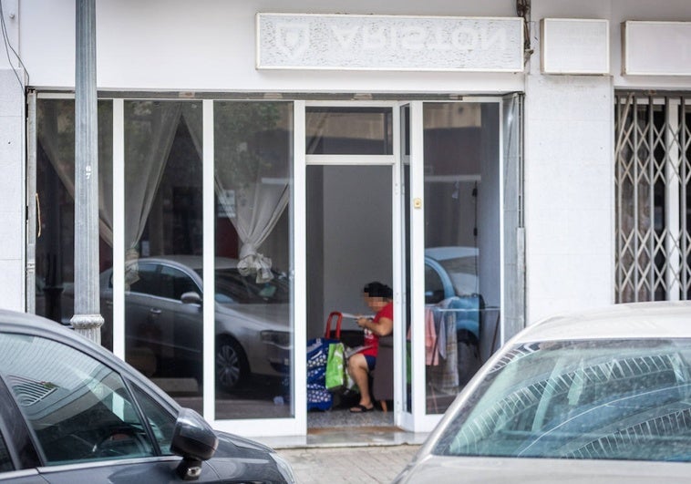 Portal del bajo ocupado en Monteolivete.